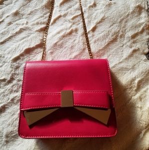 Statement piece! A stylish purse!